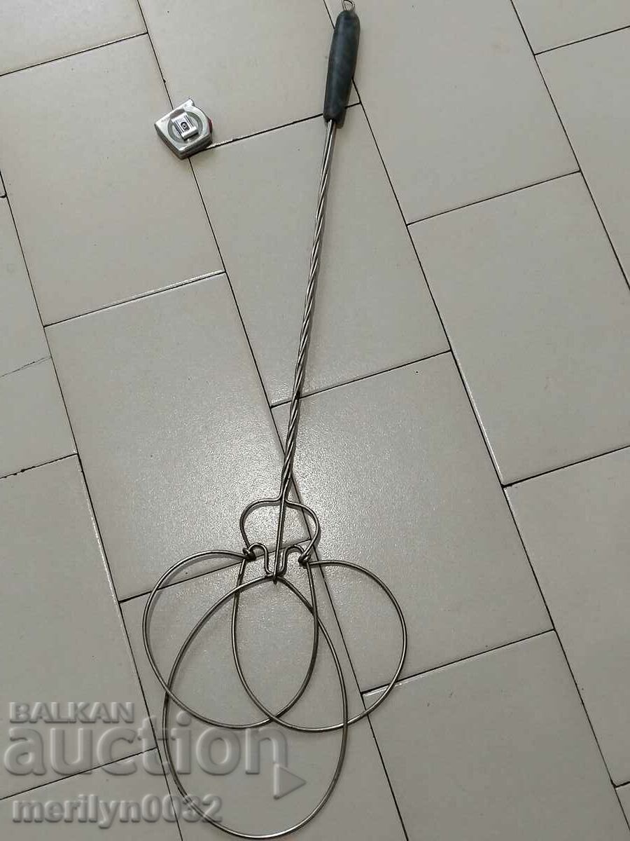 Un ciocan vechi pentru a ciocani covoare, covoare, pături, pilote cu preț 39.90 BGN | € 20.40 Un ciocan vechi pentru a ciocani covoare, covoare, pături, pilote cu preț 39.90 BGN | € 20.40