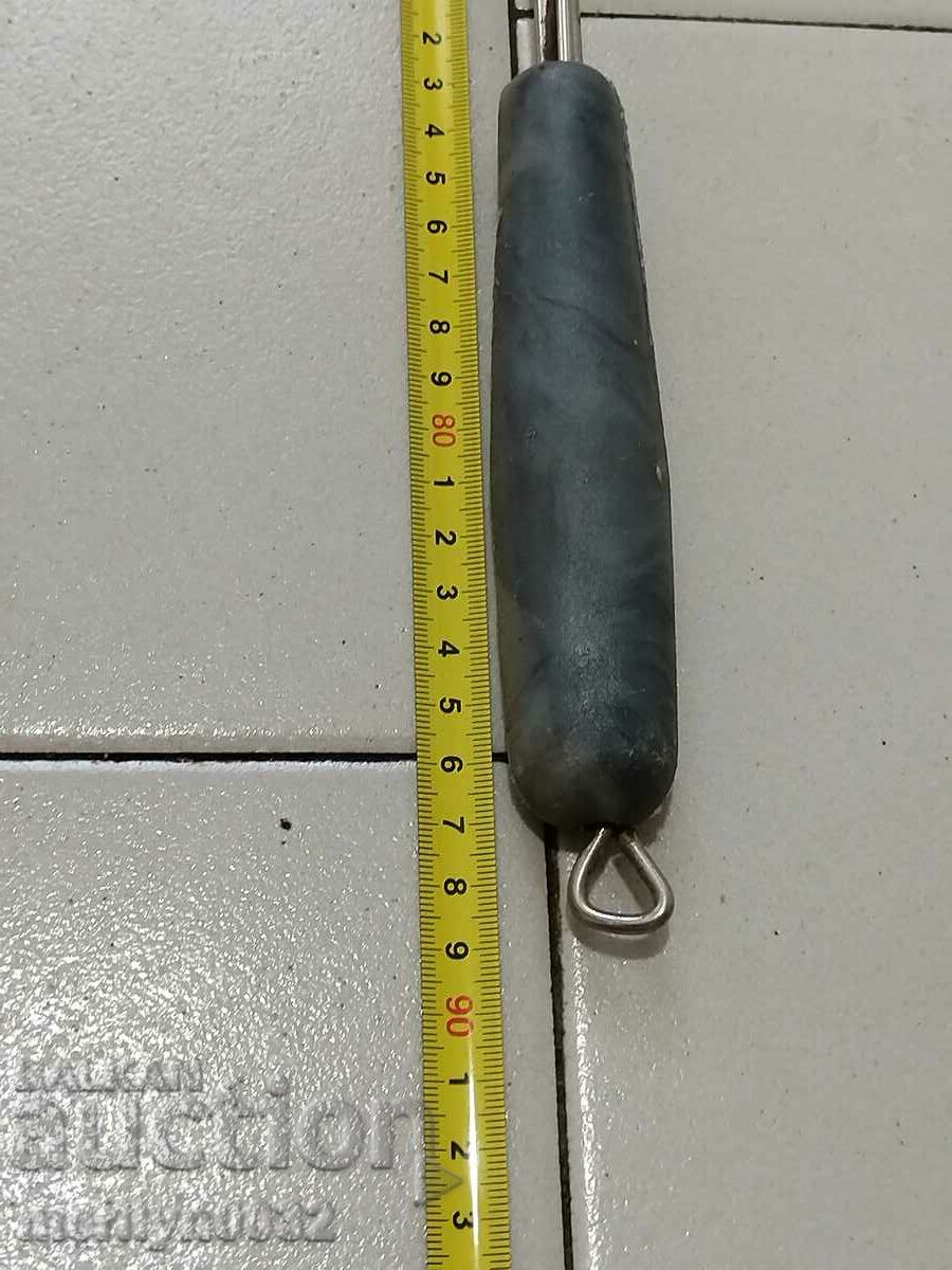 Licitație Un ciocan vechi pentru a ciocani covoare, covoare, pături, pilote Licitație Un ciocan vechi pentru a ciocani covoare, covoare, pături, pilote