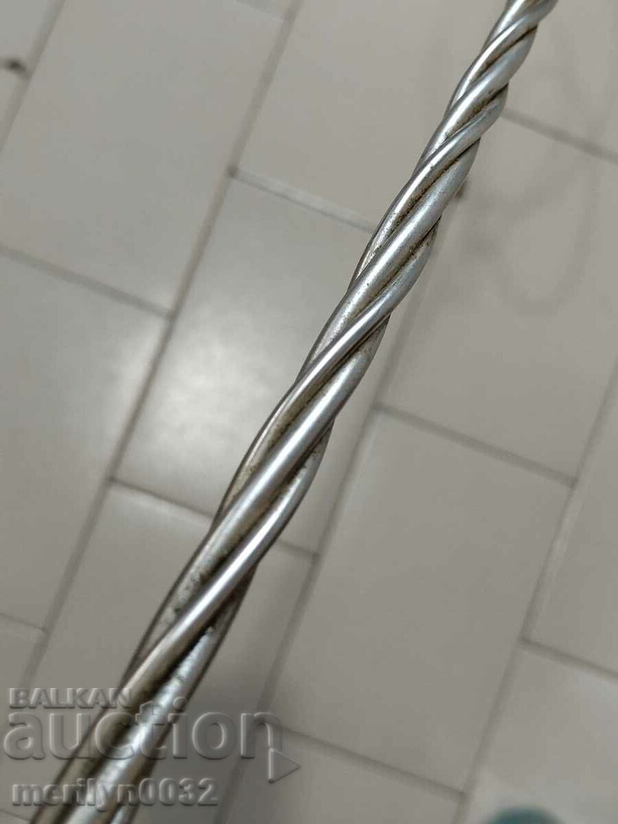 Livrarea Un ciocan vechi pentru a ciocani covoare, covoare, pături, pilote Livrarea Un ciocan vechi pentru a ciocani covoare, covoare, pături, pilote