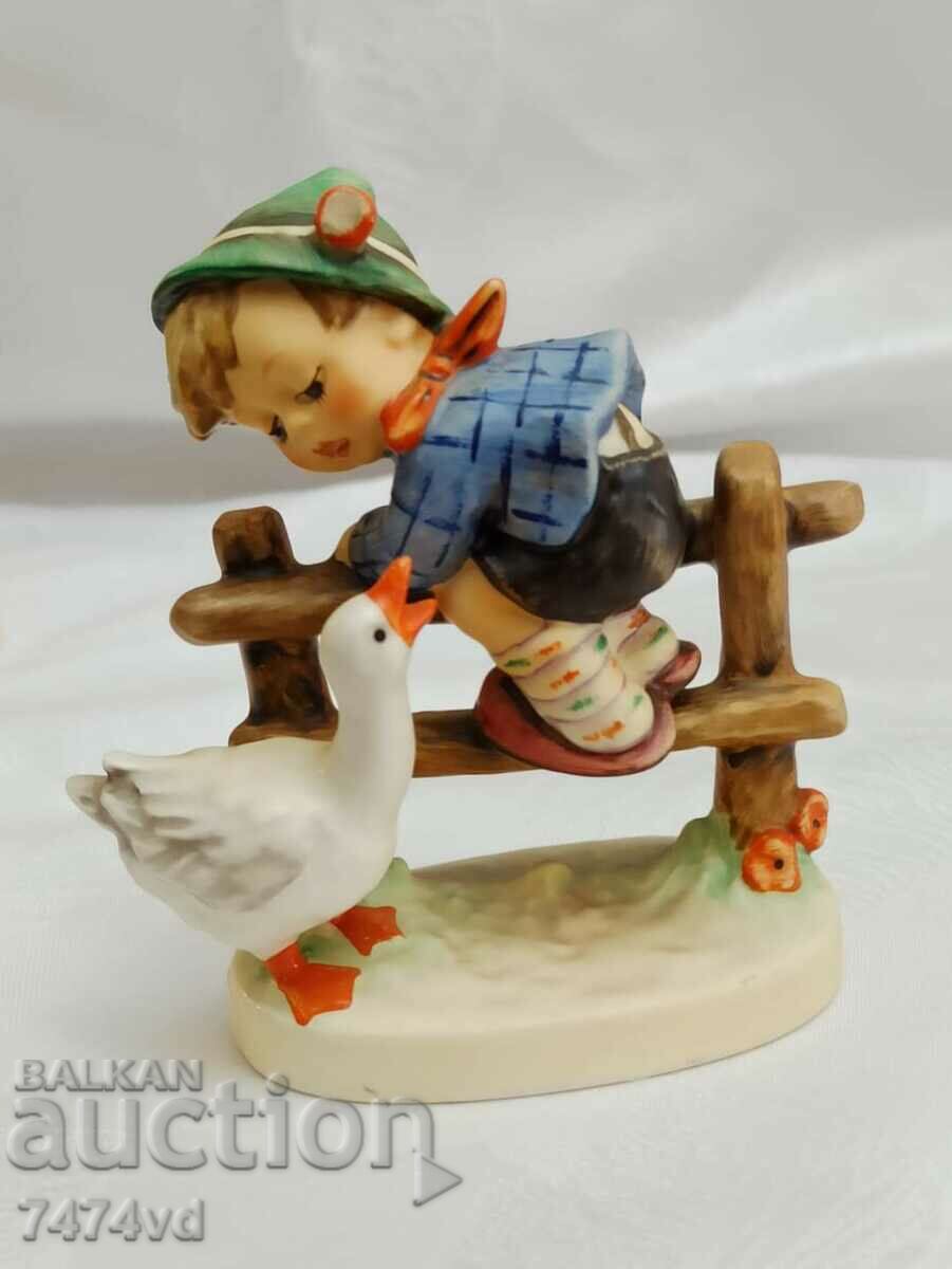 Goebel Hummel porcelain collectible figure - 4