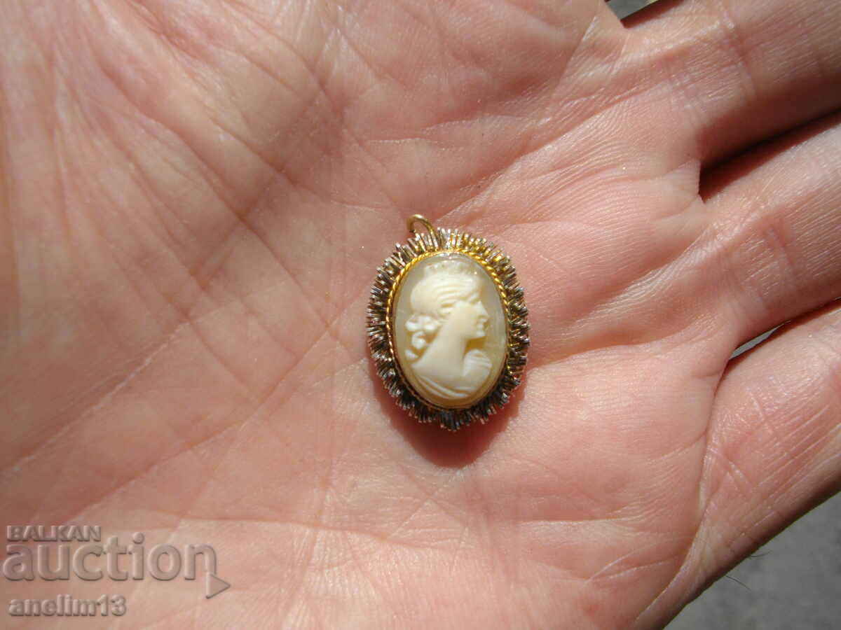 OLD NATURAL CAMEO PENDANT