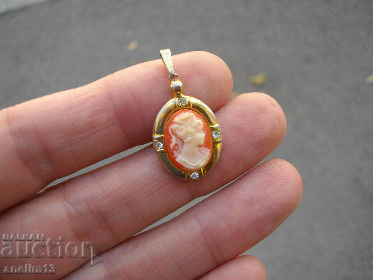OLD CAMEO PENDANT with price 20.00 BGN | € 10.23 OLD CAMEO PENDANT with price 20.00 BGN | € 10.23