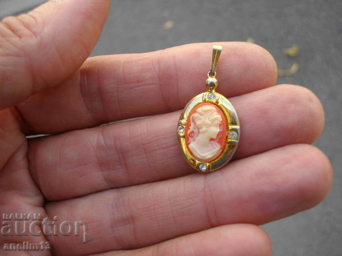 Auction OLD CAMEO PENDANT Auction OLD CAMEO PENDANT