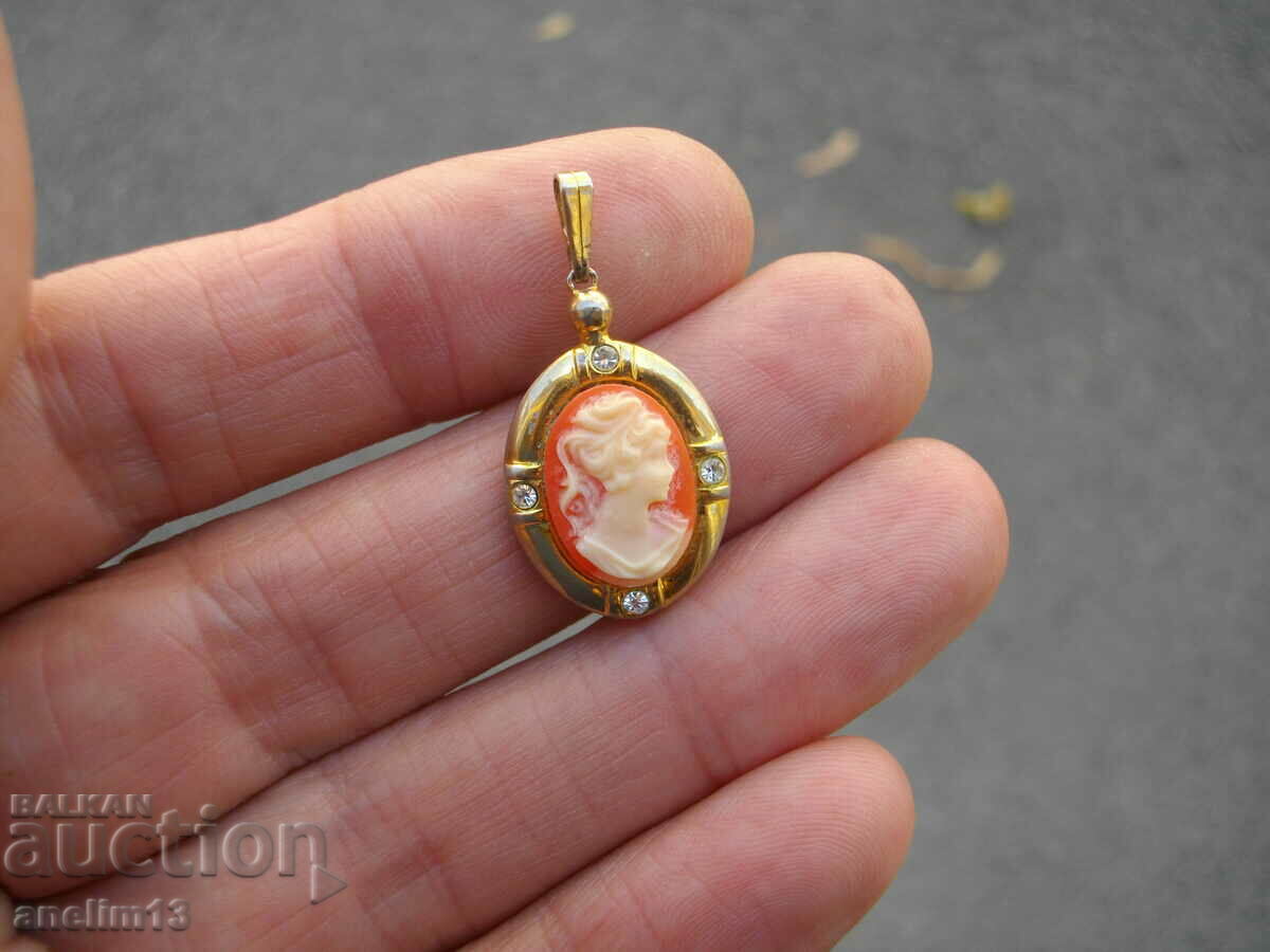 OLD CAMEO PENDANT