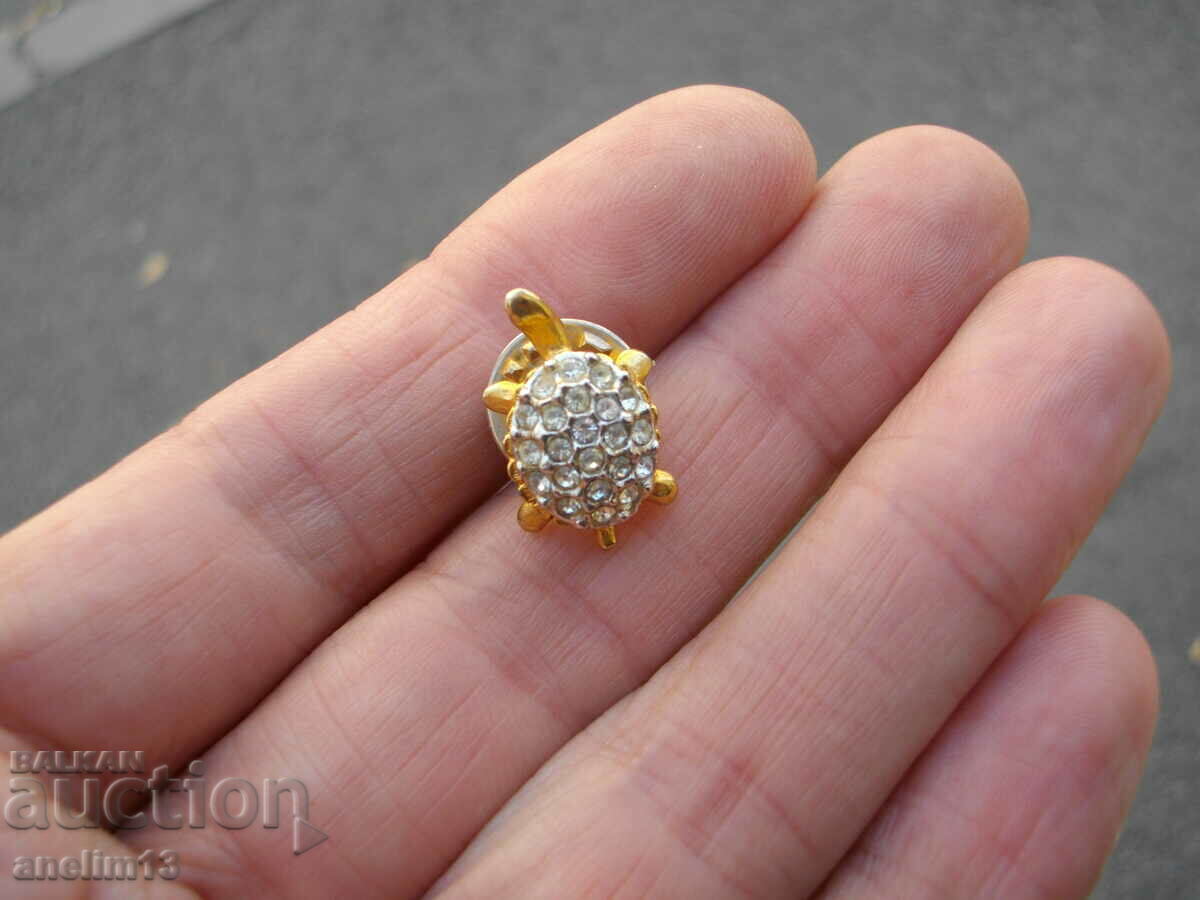TURTLE BADGE BROOCH with price 15.00 BGN | € 7.67 TURTLE BADGE BROOCH with price 15.00 BGN | € 7.67
