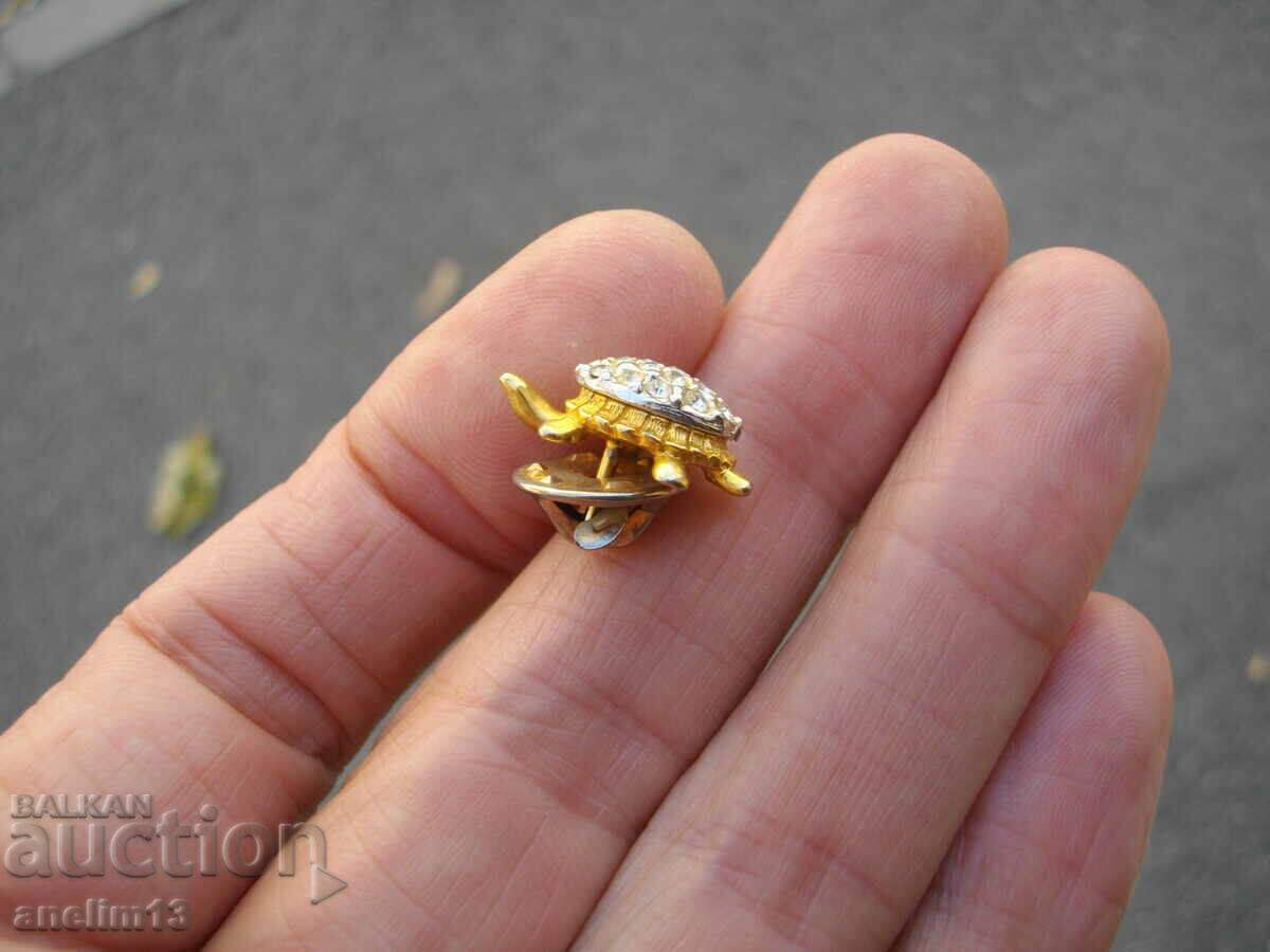 Auction TURTLE BADGE BROOCH Auction TURTLE BADGE BROOCH