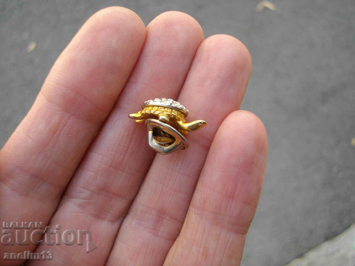 TURTLE BADGE BROOCH - 5 TURTLE BADGE BROOCH - 5