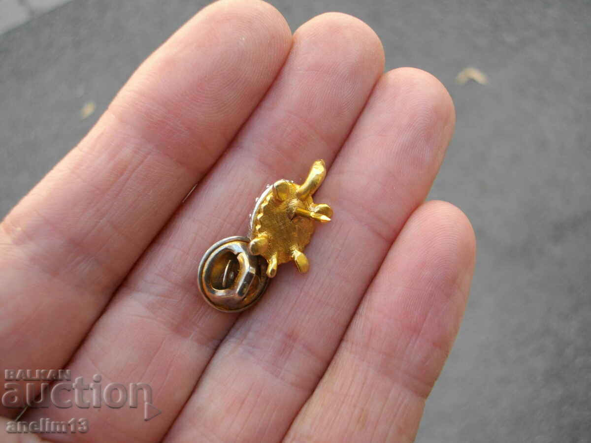 TURTLE BADGE BROOCH - 7 TURTLE BADGE BROOCH - 7