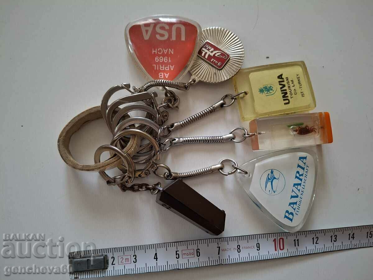 Livrarea LOT șase brelocuri vechi rare