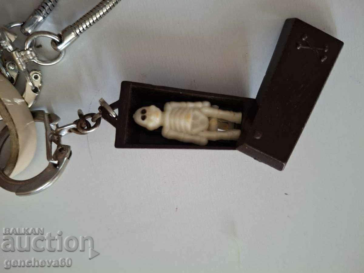 LOT of 6 rare old keychains - 6