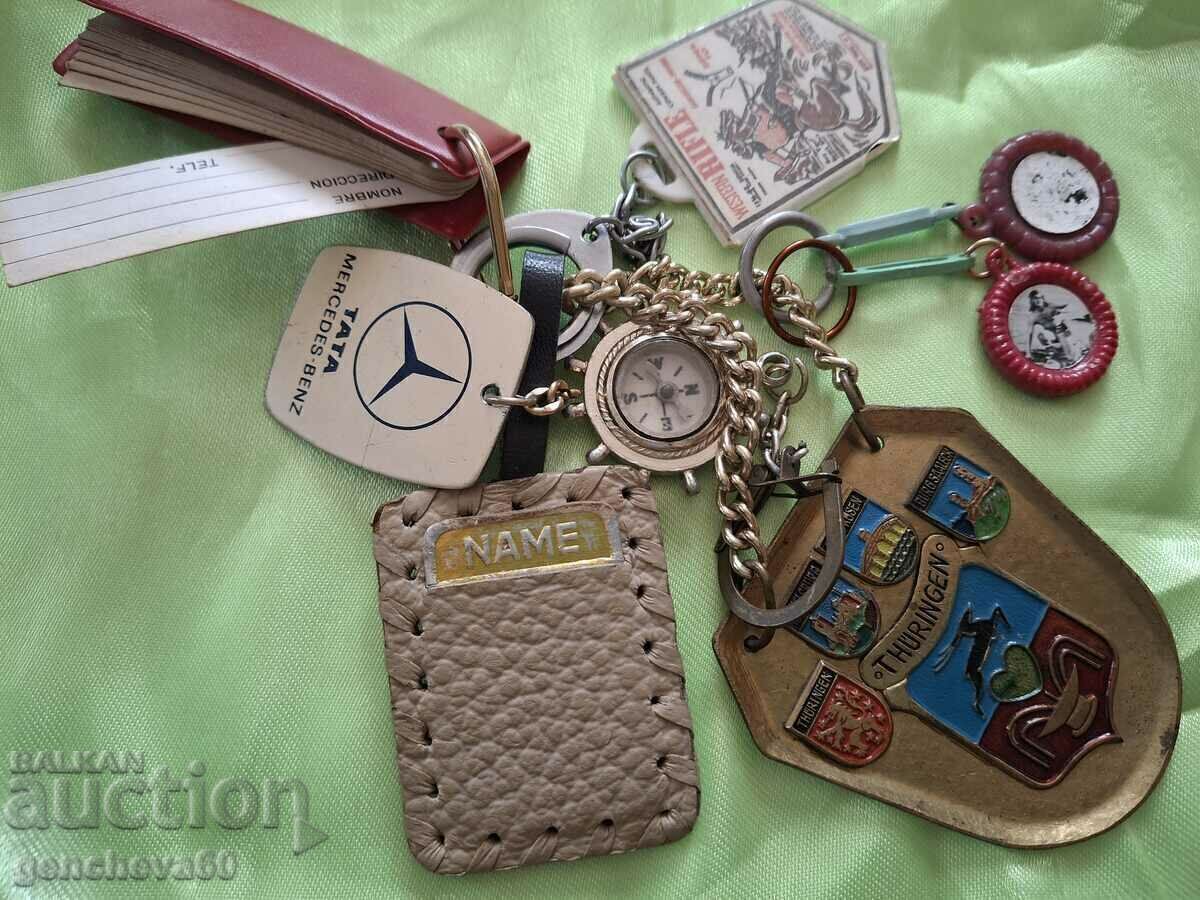Colecție rară de brelocuri vechi, busolă și altele cu preț 35.00 BGN | € 17.90
