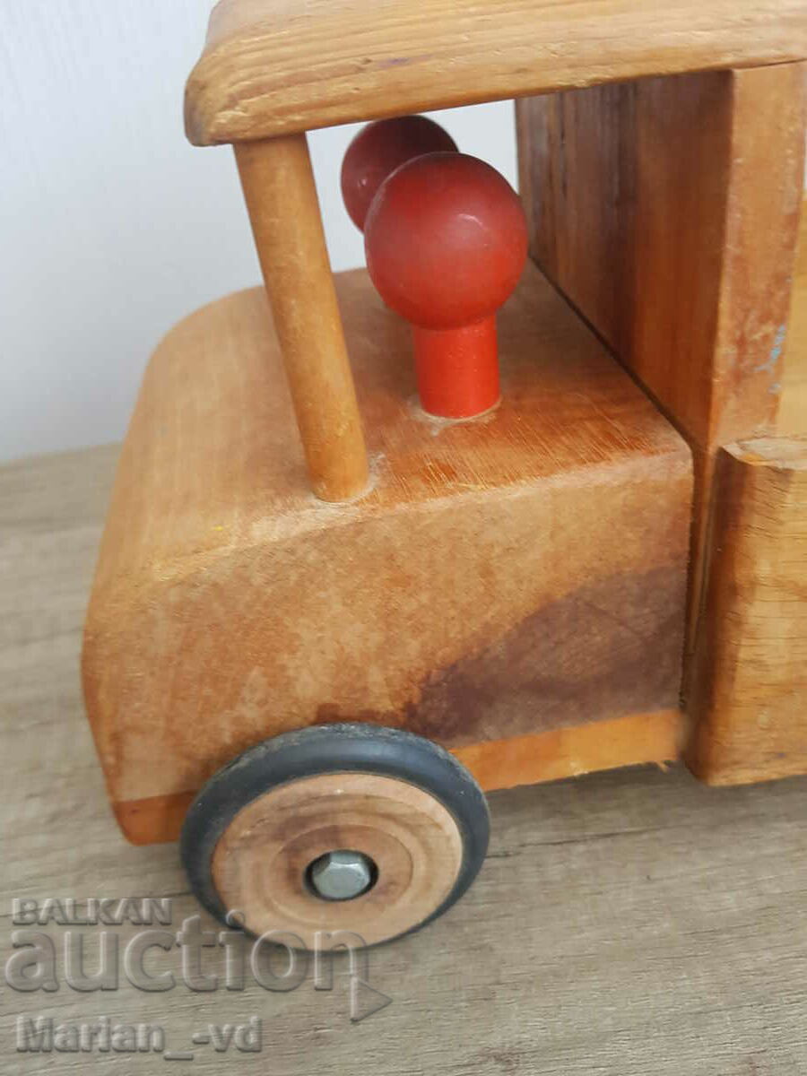 Παλιό ξύλινο φορτηγό παιχνίδι με τιμή 100.00 BGN | € 51.13 Παλιό ξύλινο φορτηγό παιχνίδι με τιμή 100.00 BGN | € 51.13