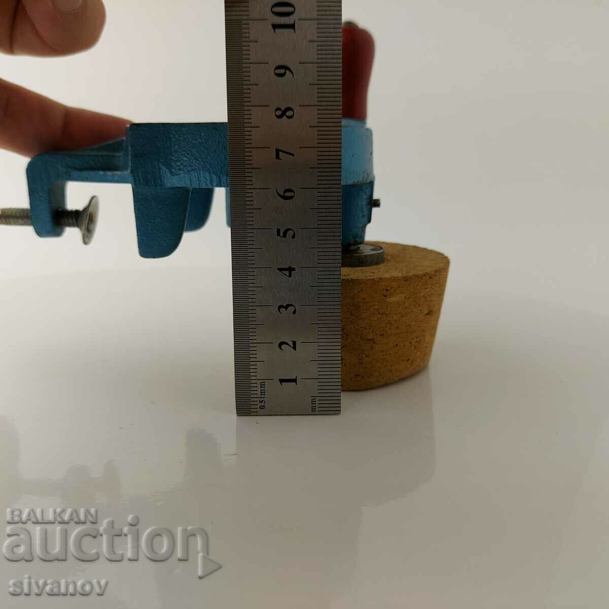 Delivery of Old Hand Knife Sharpener Sandpaper #5617 Delivery of Old Hand Knife Sharpener Sandpaper #5617