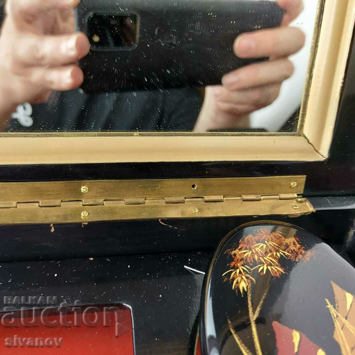 Delivery of Old Vietnamese wooden makeup and jewelry box #5618 Delivery of Old Vietnamese wooden makeup and jewelry box #5618