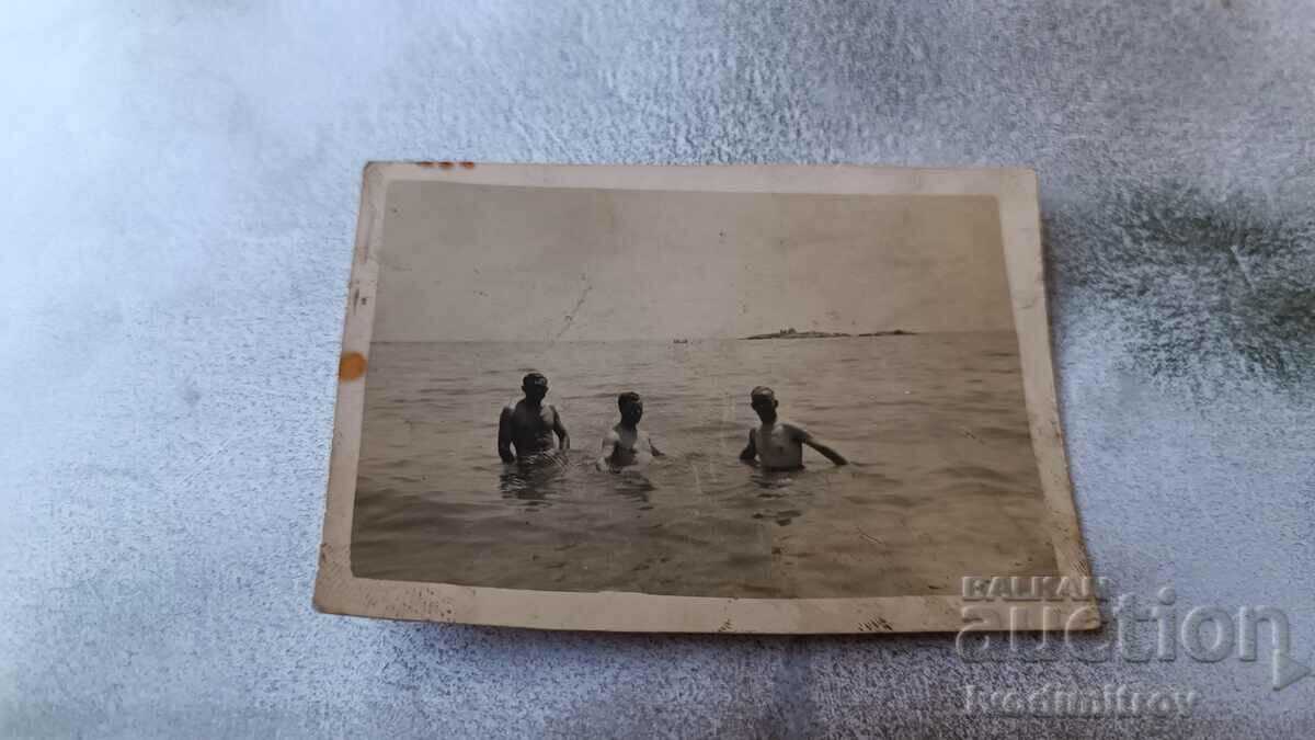 Photo Three men in the sea