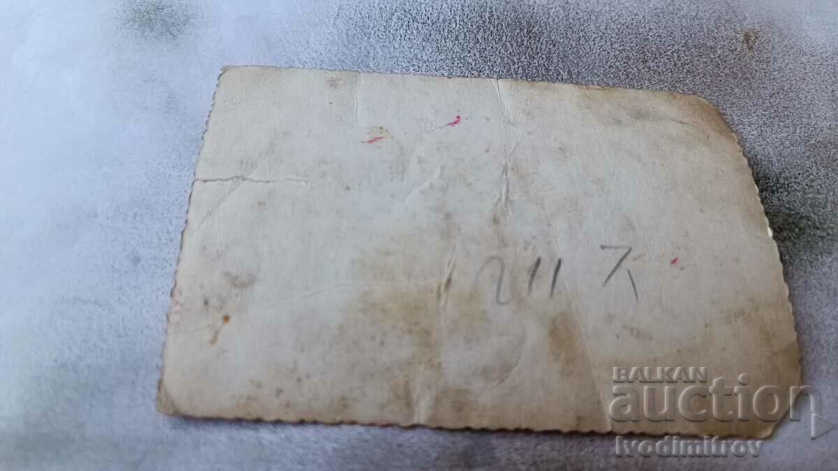 Φωτογραφία Σοφία Δύο νεαρές γυναίκες σε έναν περίπατο με τιμή 3.45 BGN | € 1.76 Φωτογραφία Σοφία Δύο νεαρές γυναίκες σε έναν περίπατο με τιμή 3.45 BGN | € 1.76