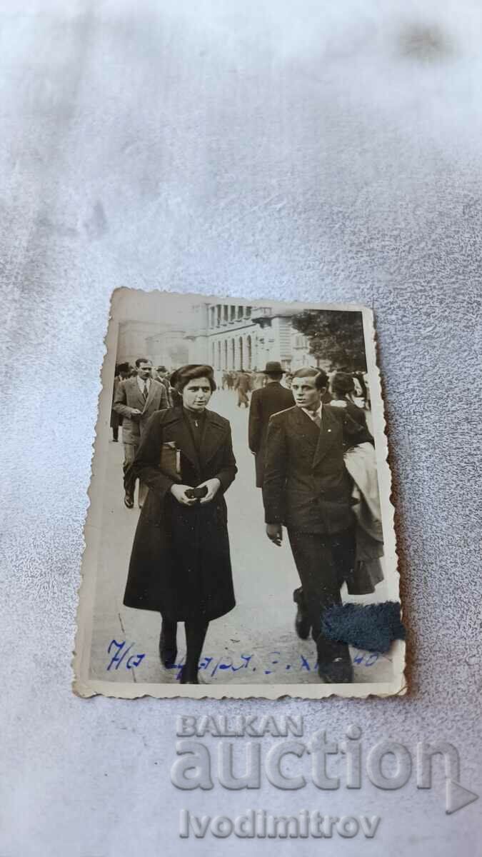 Foto Sofia Un bărbat și o tânără pe B-dul Țar Osmoboditele 1940