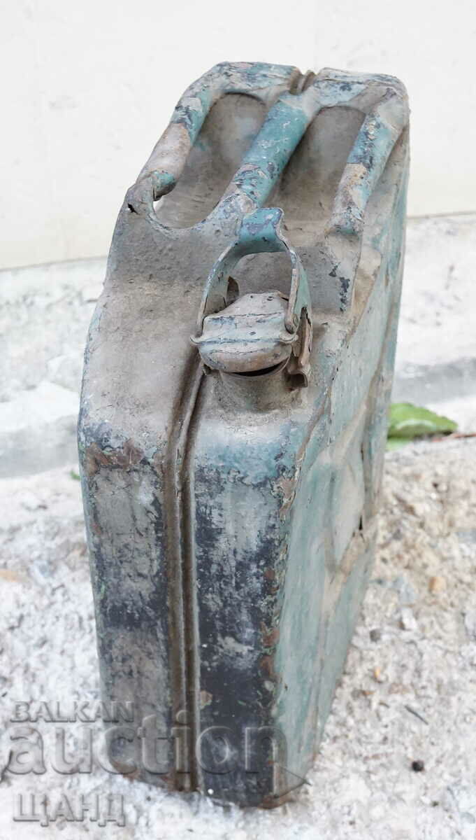 Auction 1942 German Metal Wehrmacht Fuel Canister 20 Liter Auction 1942 German Metal Wehrmacht Fuel Canister 20 Liter