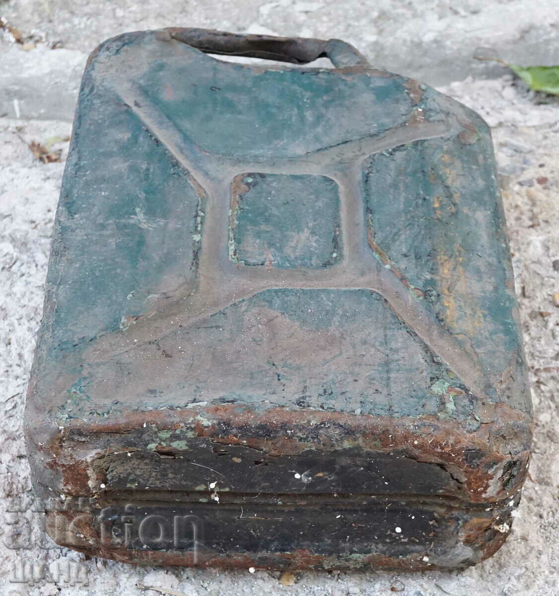 1942 German Metal Wehrmacht Fuel Canister 20 Liter - 6 1942 German Metal Wehrmacht Fuel Canister 20 Liter - 6