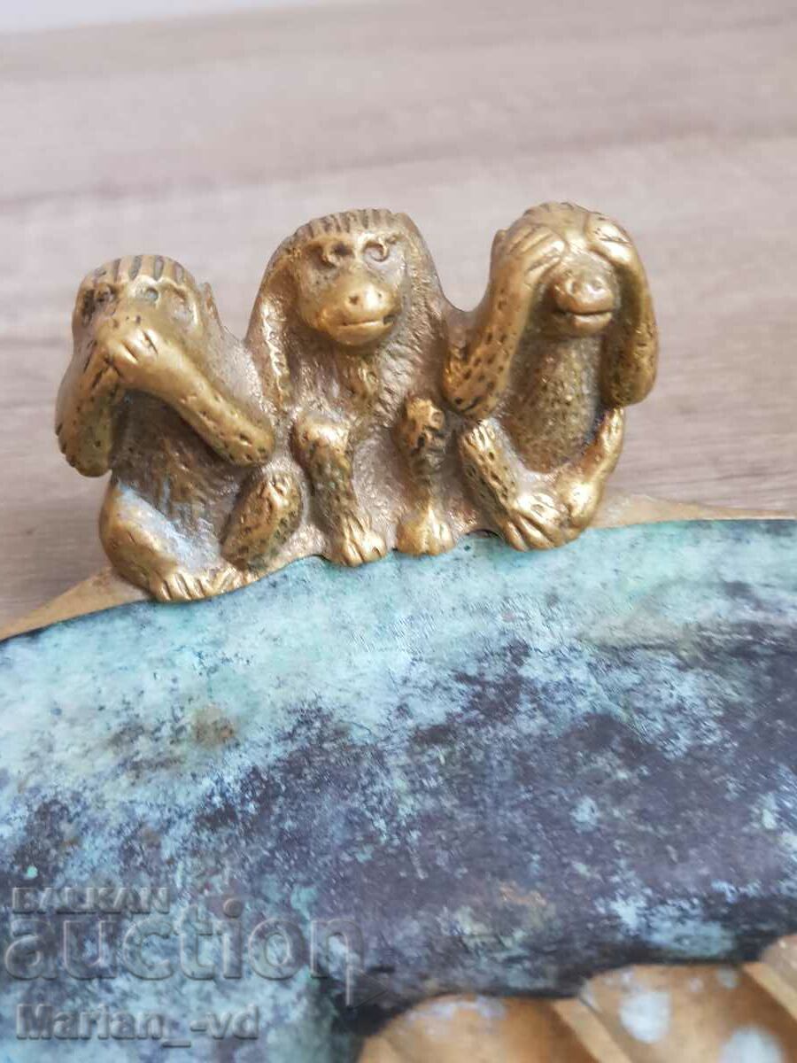 Old bronze ashtray with price 40.00 BGN | € 20.45 Old bronze ashtray with price 40.00 BGN | € 20.45