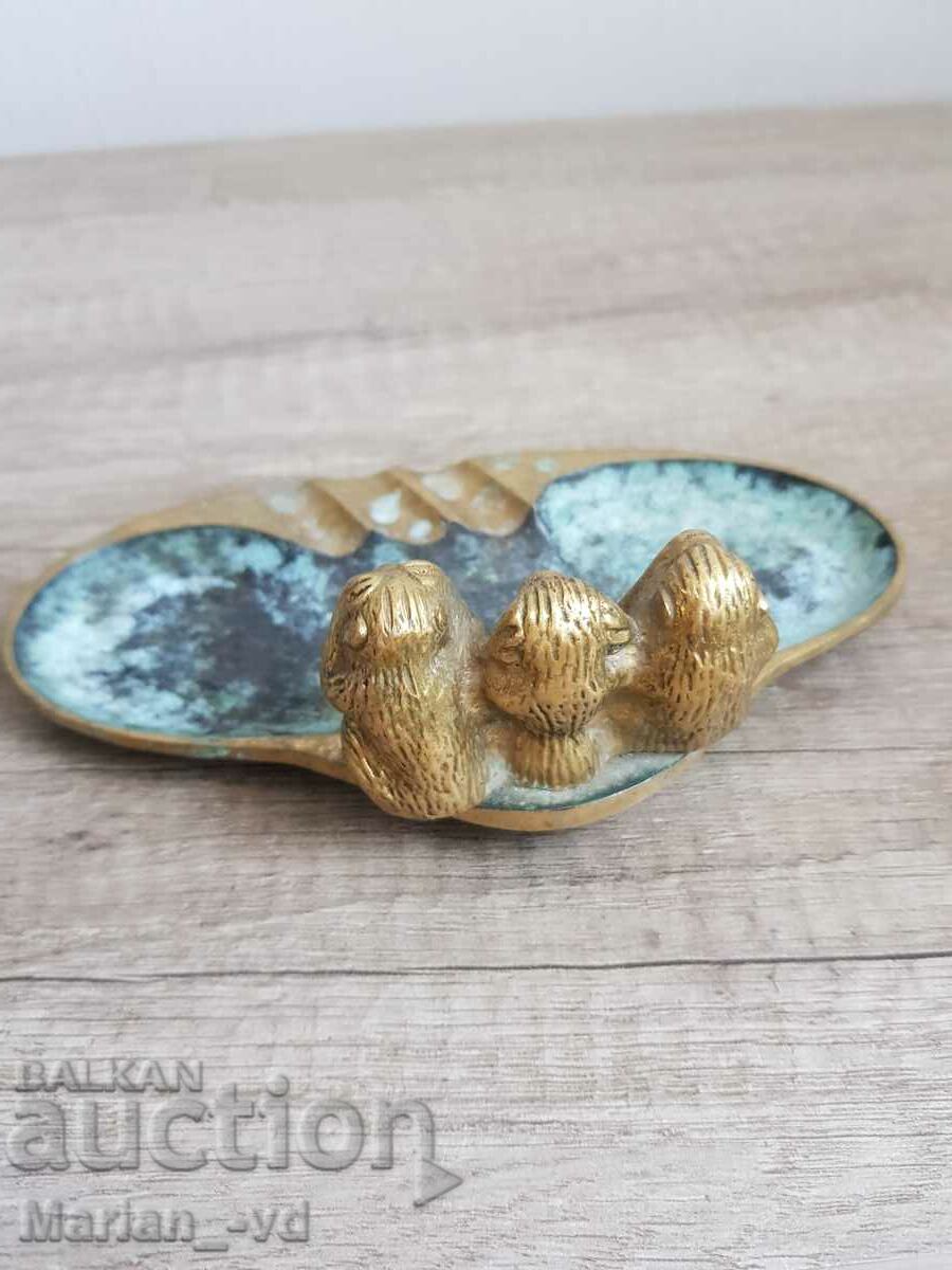 Delivery of Old bronze ashtray Delivery of Old bronze ashtray