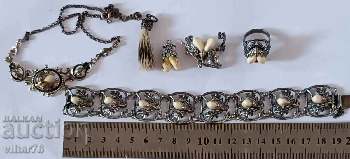 Antique lot - silver with gold elements and deer teeth - 6 Antique lot - silver with gold elements and deer teeth - 6