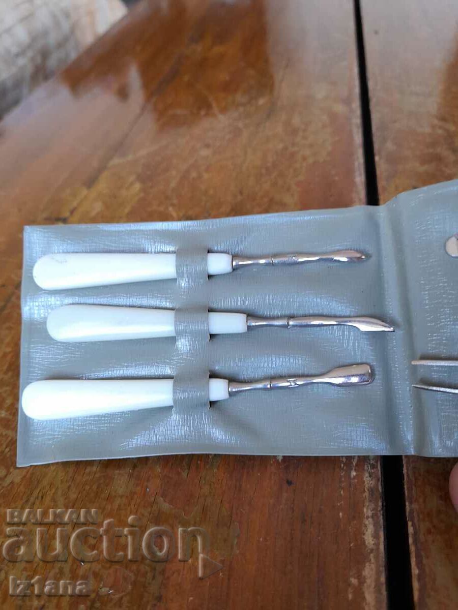 Auction Old lady's nail kit Auction Old lady's nail kit