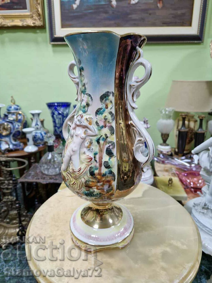Delivery of A wonderful antique Italian Capodimonte porcelain vase Delivery of A wonderful antique Italian Capodimonte porcelain vase