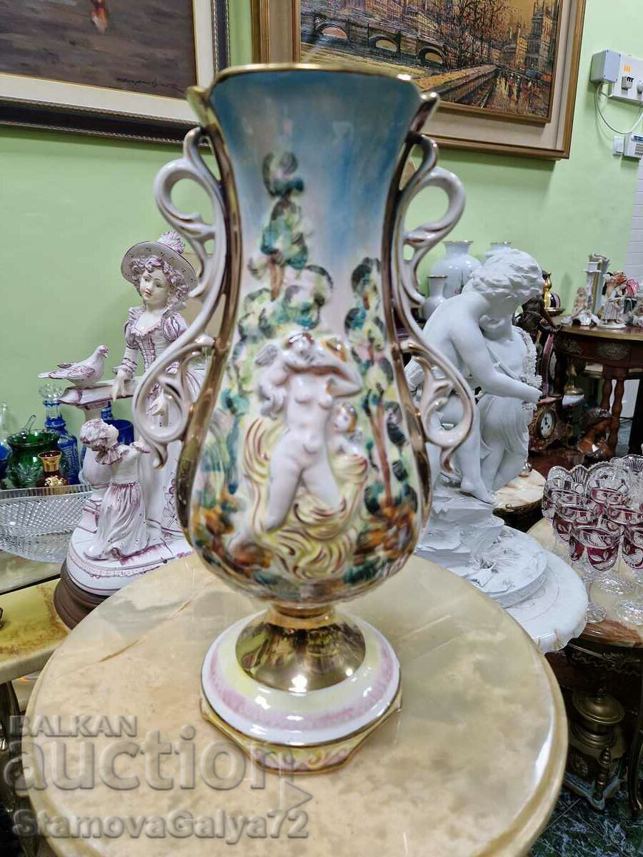 Чудесна антикварна италианска порцеланова ваза Capodimonte