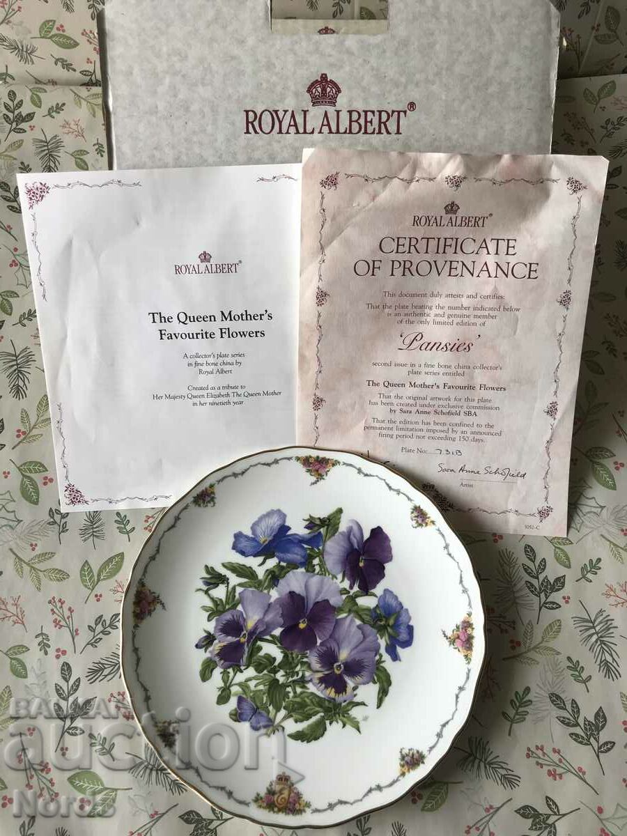 ROYAL ALBERT porcelain plate in a box