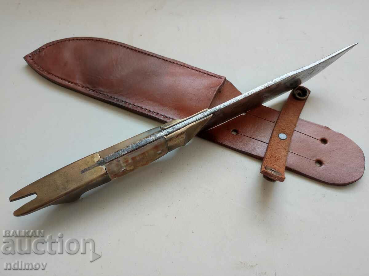 Delivery of Hunting knife from the soca dog's head Delivery of Hunting knife from the soca dog's head