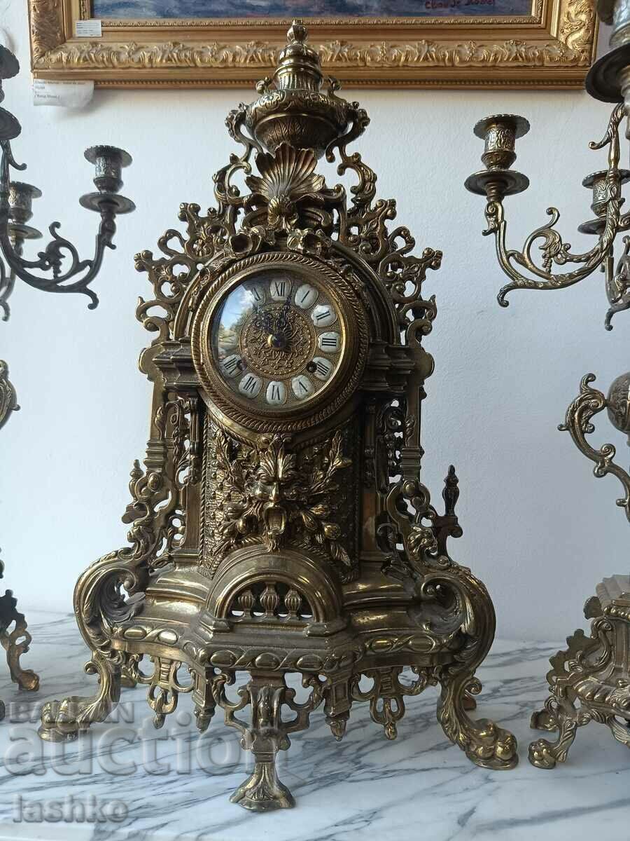 Bronze Mantel Clock with price 3699.00 BGN | € 1891.27 Bronze Mantel Clock with price 3699.00 BGN | € 1891.27