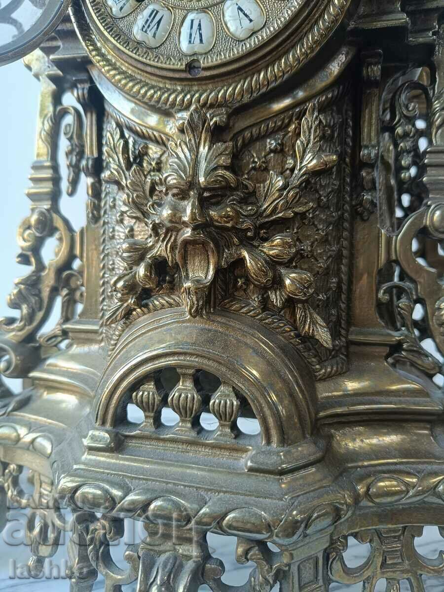 Delivery of Bronze Mantel Clock Delivery of Bronze Mantel Clock