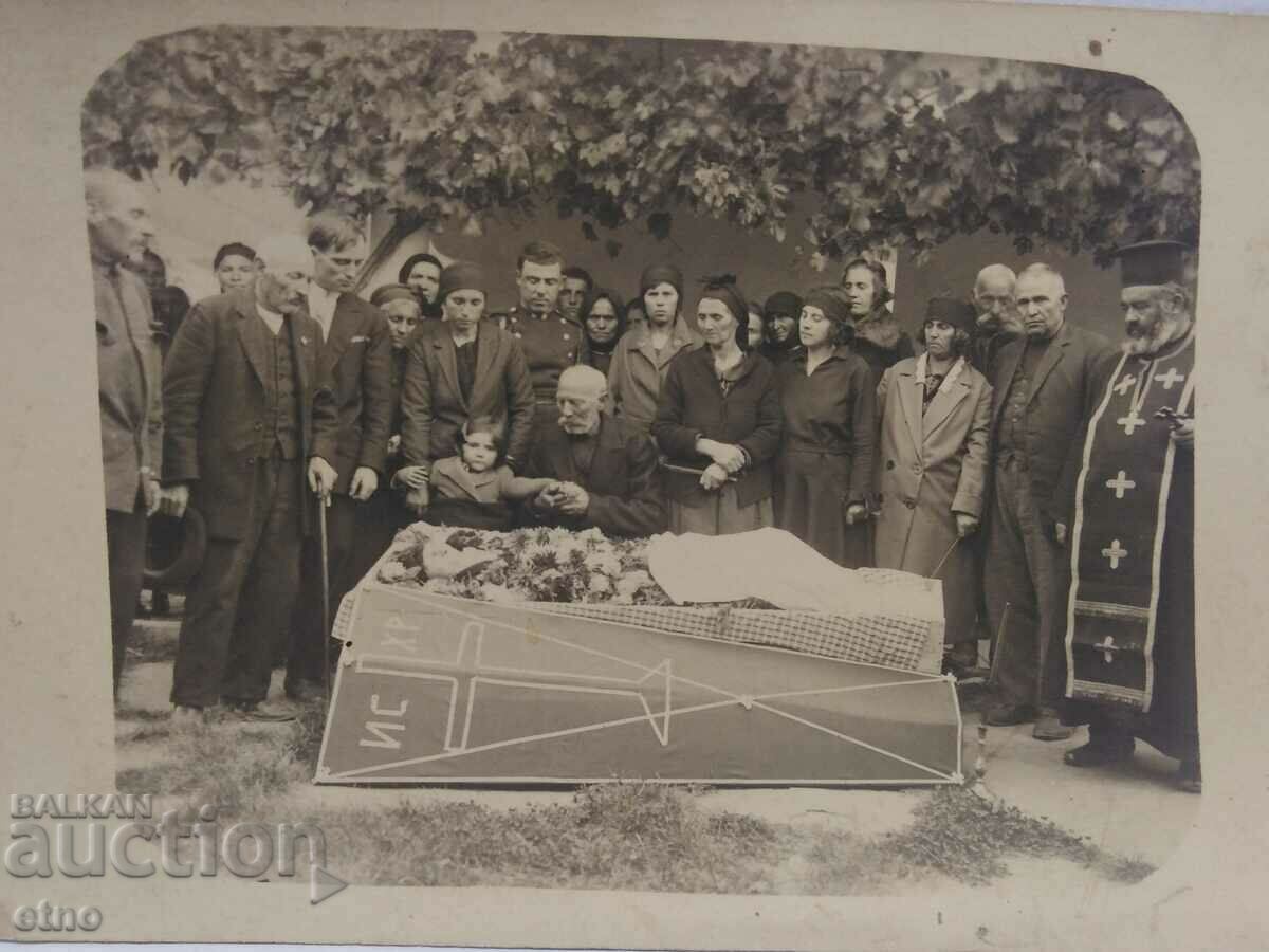 ЦАРСКА СНИМКА -ПОГРЕБЕНИЕ ,ПОП,СВЕЩЕНИК с цена 15.00 лв. | € 7.67 ЦАРСКА СНИМКА -ПОГРЕБЕНИЕ ,ПОП,СВЕЩЕНИК с цена 15.00 лв. | € 7.67