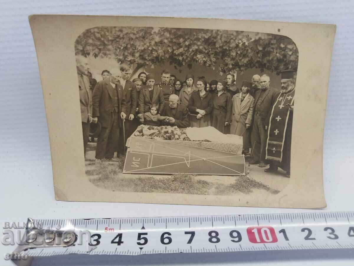 ROYAL PHOTO - FUNERAL, ROPE, PRIEST