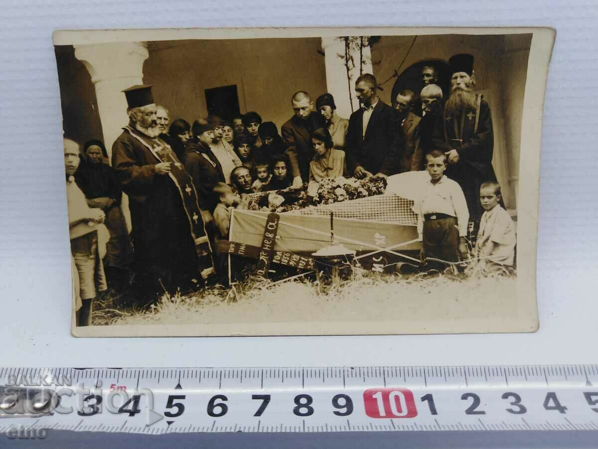 Auction 1931 ROYAL PHOTO - FUNERAL, ROPE, PRIEST Auction 1931 ROYAL PHOTO - FUNERAL, ROPE, PRIEST