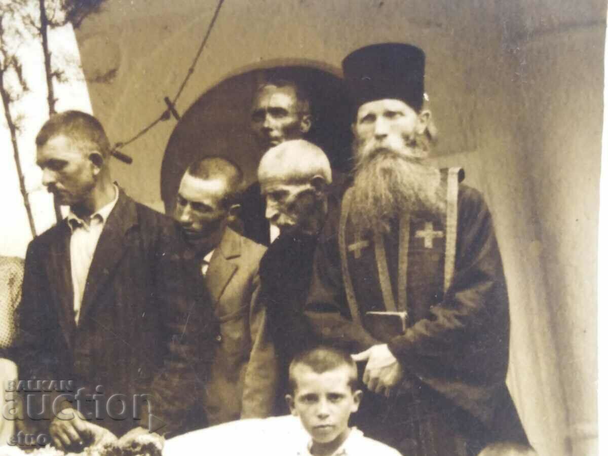 Delivery of 1931 ROYAL PHOTO - FUNERAL, ROPE, PRIEST Delivery of 1931 ROYAL PHOTO - FUNERAL, ROPE, PRIEST