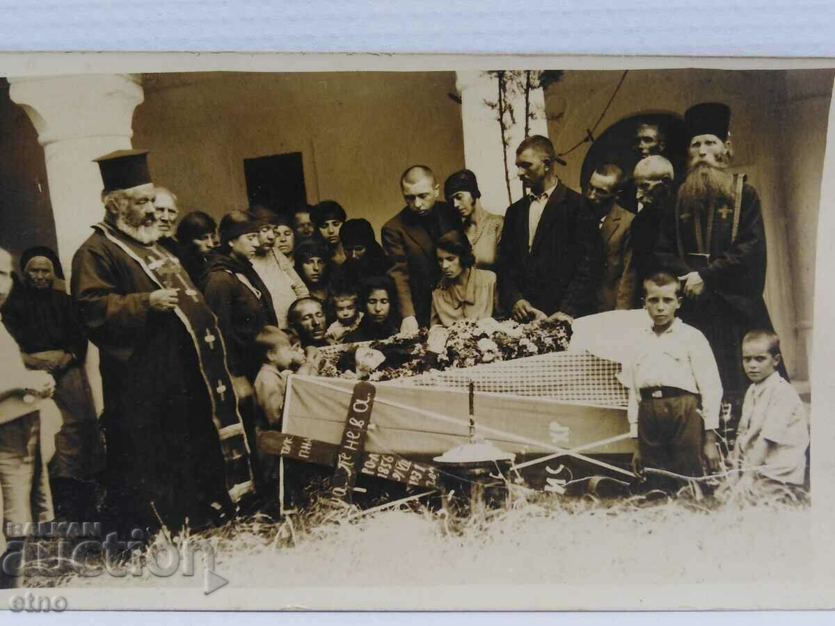 1931 FOTO REGAL - ÎNmormântare, frânghie, preot