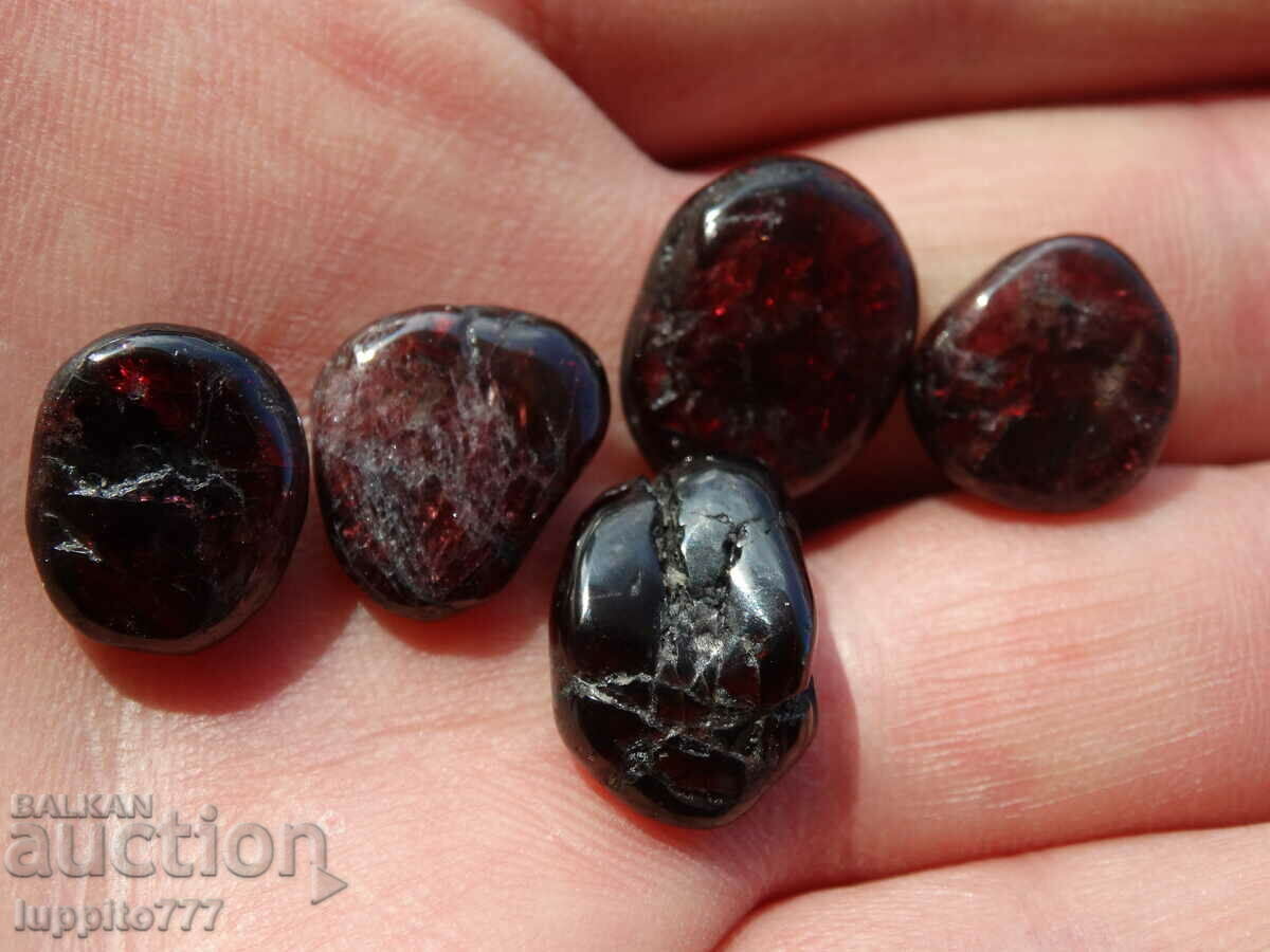 70.30 carat natural garnet 5 pieces with price 49.99 BGN | € 25.56 70.30 carat natural garnet 5 pieces with price 49.99 BGN | € 25.56