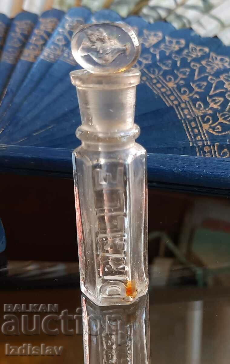 Δημοπρασία Γυάλινο μπουκάλι αρώματος γύρω στο 1900