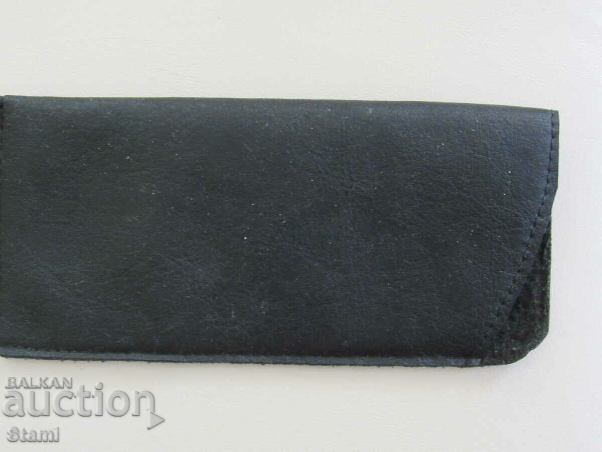 Delivery of Black genuine leather eyeglass case Delivery of Black genuine leather eyeglass case