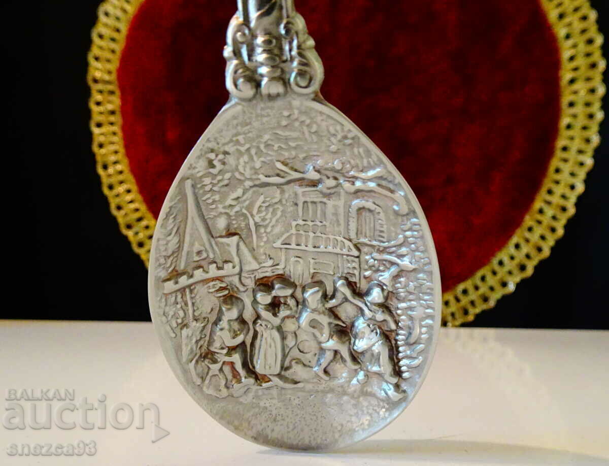 Wedding spoon made of pewter with figures of a family, pewter wedding with price 45.00 BGN | € 23.01 Wedding spoon made of pewter with figures of a family, pewter wedding with price 45.00 BGN | € 23.01