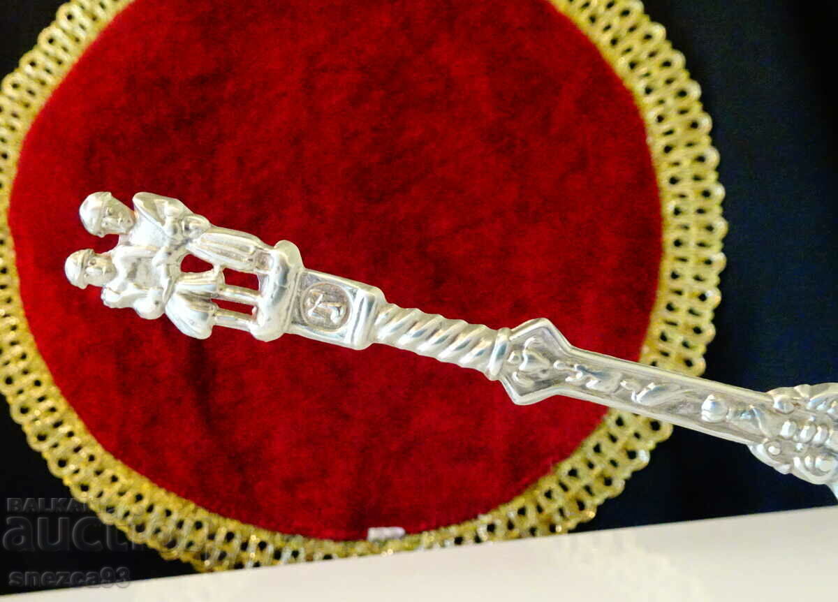 Delivery of Wedding spoon made of pewter with figures of a family, pewter wedding Delivery of Wedding spoon made of pewter with figures of a family, pewter wedding