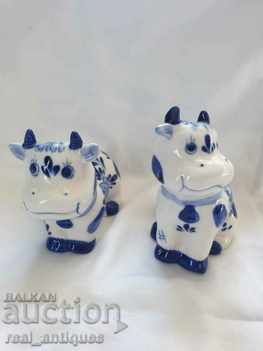 Porcelain salt and pepper shakers