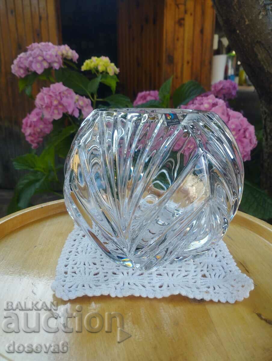 Vaza de cristal inaltime de 14 cm.