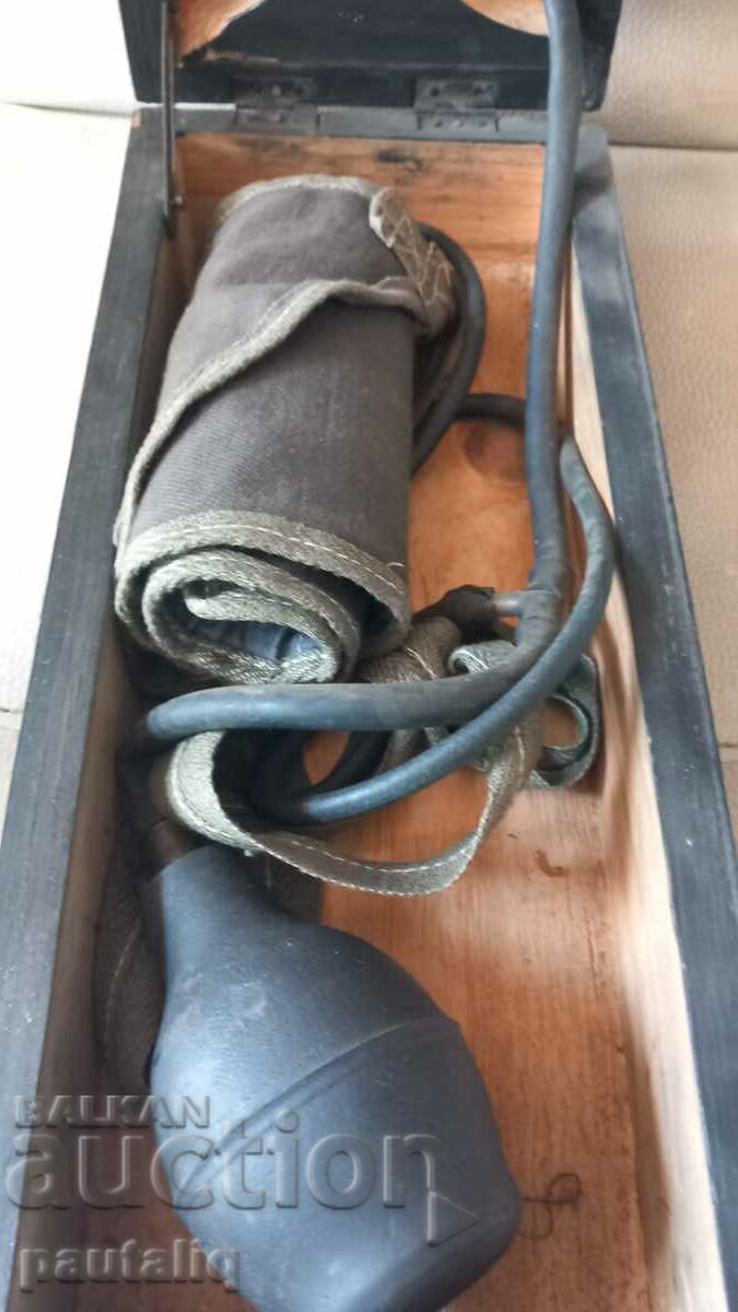 Auction OLD MERCURY APPARATUS FOR BLOOD Auction OLD MERCURY APPARATUS FOR BLOOD