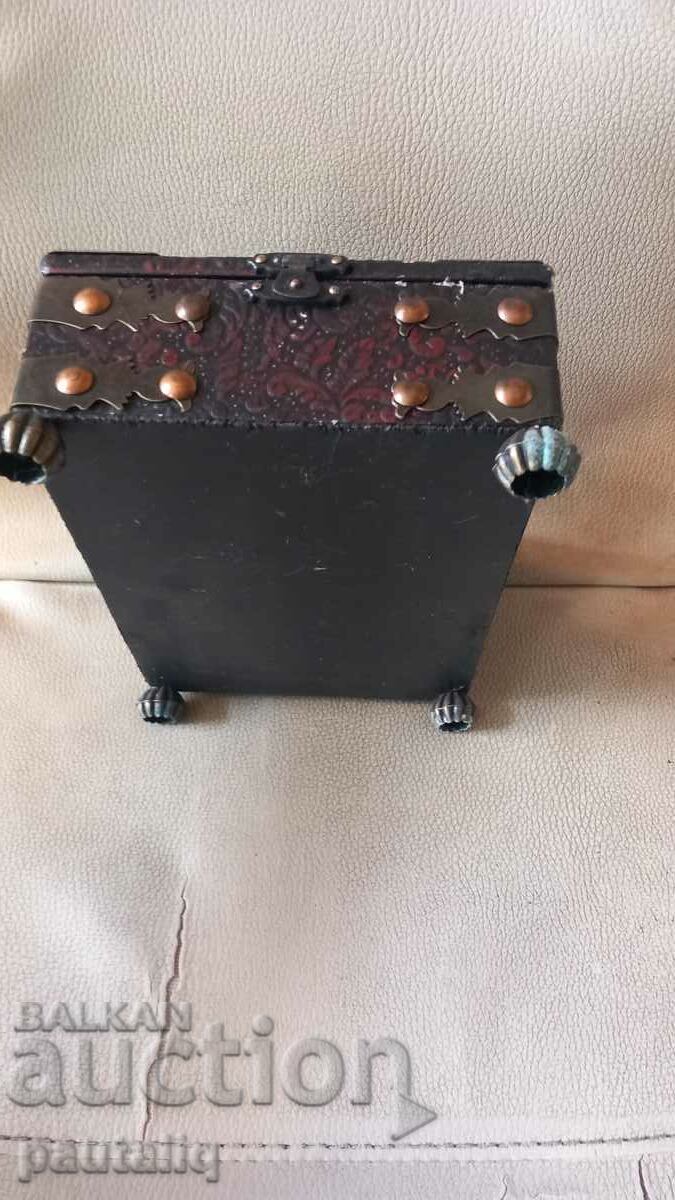 Auction WOODEN WATCH BOX WITH HARDWARE Auction WOODEN WATCH BOX WITH HARDWARE