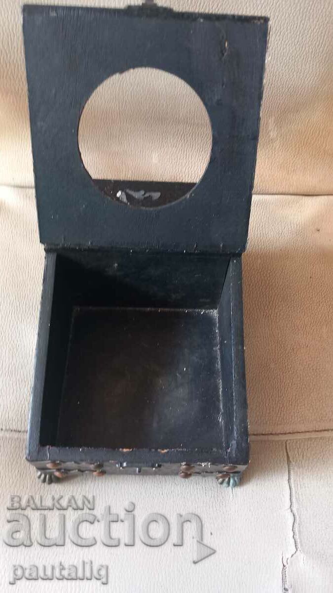 Delivery of WOODEN WATCH BOX WITH HARDWARE Delivery of WOODEN WATCH BOX WITH HARDWARE