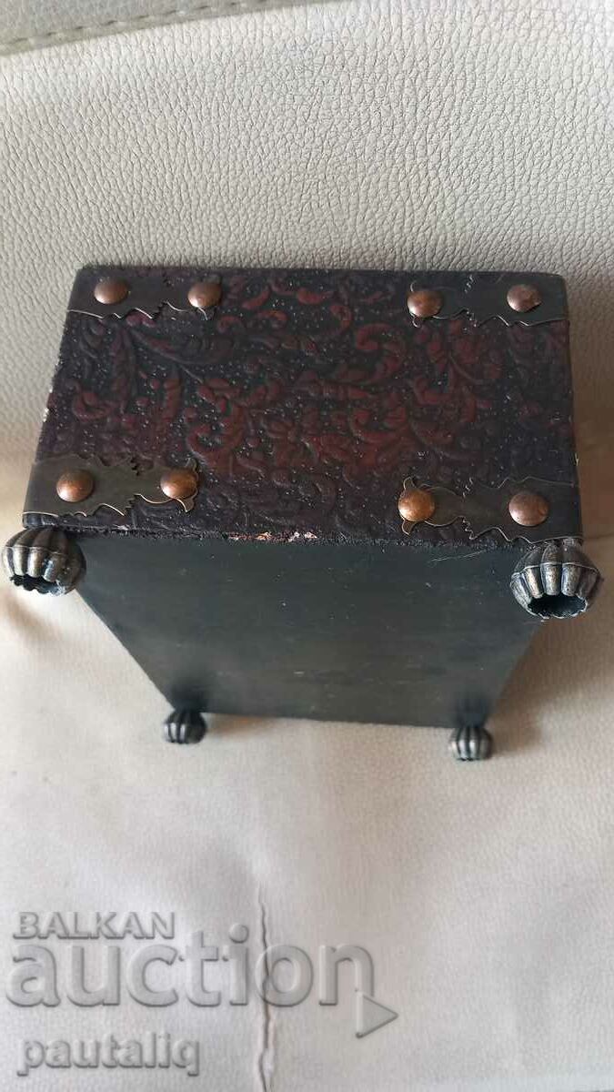 WOODEN WATCH BOX WITH HARDWARE - 6 WOODEN WATCH BOX WITH HARDWARE - 6