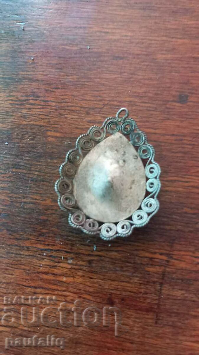 OLD SILVER FILIGREE PENDANT with price 25.00 BGN | € 12.78 OLD SILVER FILIGREE PENDANT with price 25.00 BGN | € 12.78